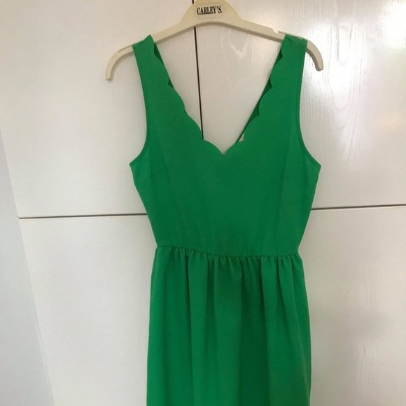 GREEN DRESS - Picture 1 of 3